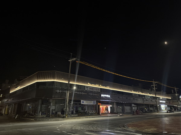 예산역전시장 공사 후 야간 전경