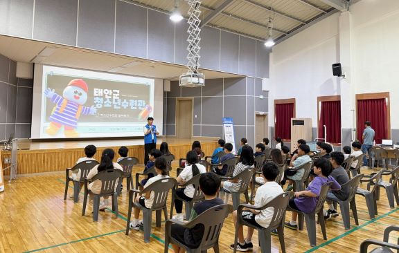 11일 태안군청소년수련관에서 진행된 ‘청소년 AI 성장발달 지원 사업’ 2차 신체측정 모습. (사진제공=태안군)