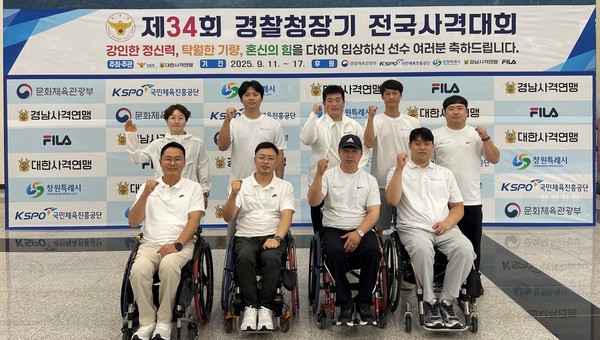 (앞줄 왼쪽부터)장성원 감독, 김정남, 조정두, 유연수 선수(뒷줄 왼쪽부터)김연미, 최재윤, 권상현 선수가 대회 종료 후 단체사진을 촬영했다.(사진제공=세종시장애인체육회)