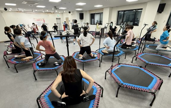 태안군보건의료원,  ‘점핑 다이어트’ 프로그램  운영 모습.  (사진제공=태안군보건의료원)