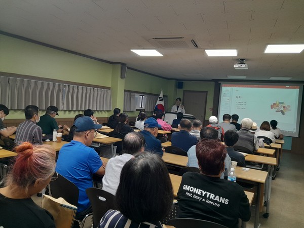 논산시가 의료급여 수급자들의 건강을 위해 바른 약물 급여 교육을 실시했다(사진제공=논산시)