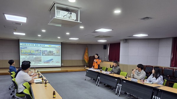 서천소방서가 유관기관과 함께 2025년 긴급구조종합훈련 사전 도상훈련을 진행하고 있다.(사진제공=서천소방서)