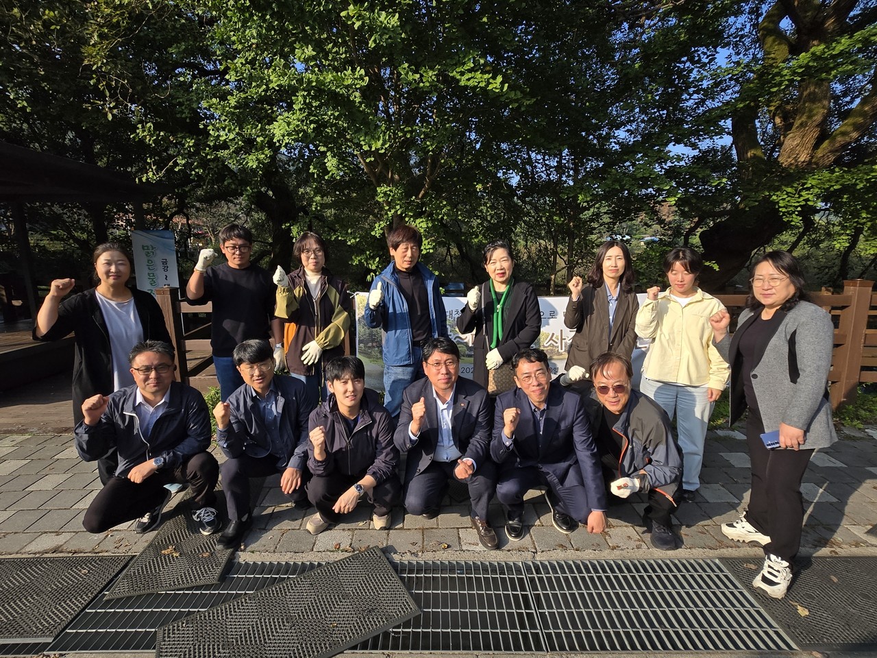 대청호 상수원관리지역 탄소중립 공동체 환경캠페인 행사 모습. (사진=대전 동구)