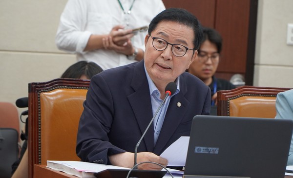 국정감사에서 피감기관에 질의하고 있는 더불어민주당 장종태 의원.[사진=공동취재]