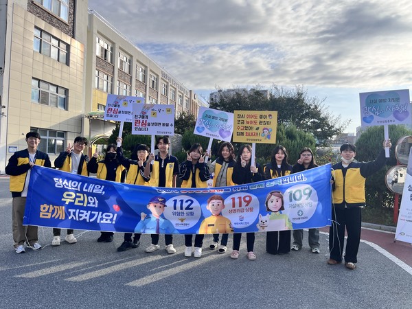 천안시 서북구보건소와 경찰, 소방 합동 생명존중 캠페인 실시 모습.(사진제공=천안시)