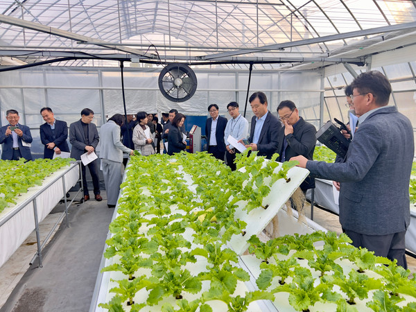 스마트팜 현장방문 (사진제공=당진시)