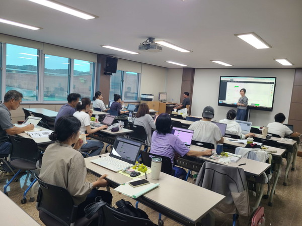 충남 서천군은 농업인의 디지털 역량 강화를 위한 ‘스마트농업 정보화 교육’을 지난 24일 성공적으로 마무리했다.(사진제공=서천군)