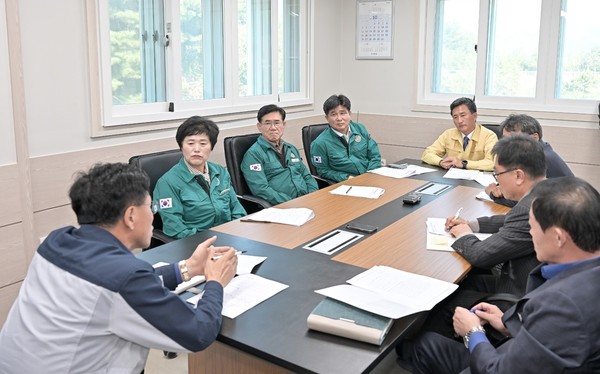 공주시의회는 지난 29일 제261회 임시회 현장 방문을 실시했다. 이날 현장에서 듣고 살피는 시민 밀착형 의정활동에 집중했다.(사진제공=공주시의회)