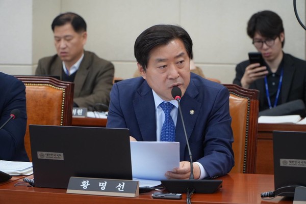 질의하는 더불어민주당 황명선 의원.[사진=공동취재]
