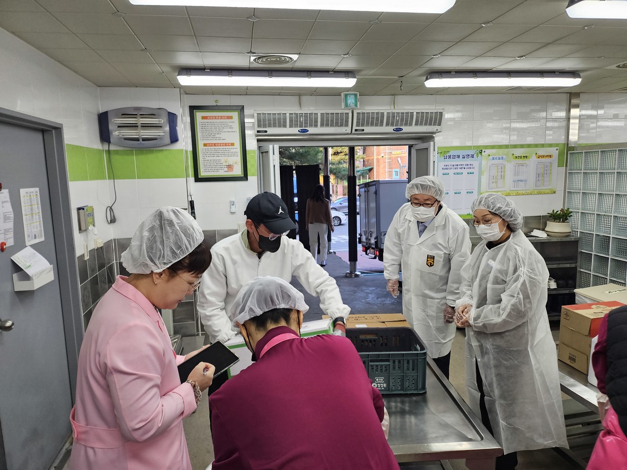 4일 진행된 학교급식 특별점검 현장. (사진제공=대전교육청)