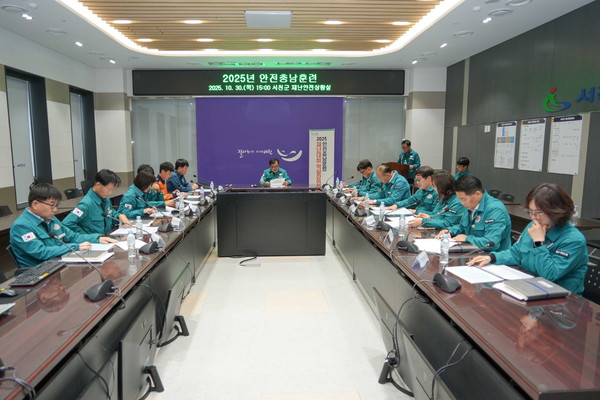  충남 서천군은 지난달 30일 서천군청사 대형화재 및 폭발 사고를 가상한 '2025년 재난대비 안전충남훈련'을 실시하며 실전적인 재난대응 능력을 점검했다.(사진제공=서천군)