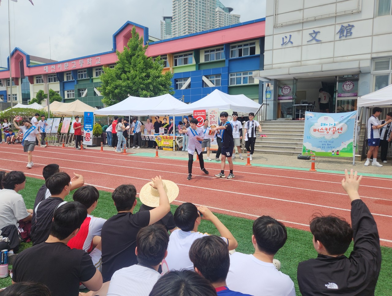 대덕구보건소·대전교육청·대전세종금연지원센터 등과 협력해 지역사회 금연캠페인을 실시하는 모습. (사진제공=대전교육청)