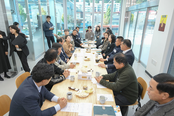 공주시가 도시와 농촌의 상생과 협력을 통해 공동체 경제 활성화를 목표로 추진해 온 ‘농촌 신활력플러스 사업’의 핵심 거점인 ‘공주시 활력플러스센터’가 본격적인 운영에 들어갔다.(사진제공=공주시) 