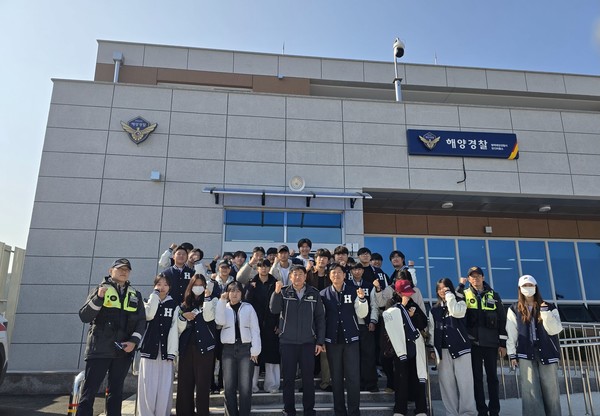 한서대학교 해양경찰학과 1학년 학생들이 해경 당진파출소서 땀의 수업( 사진제공= 한서대)