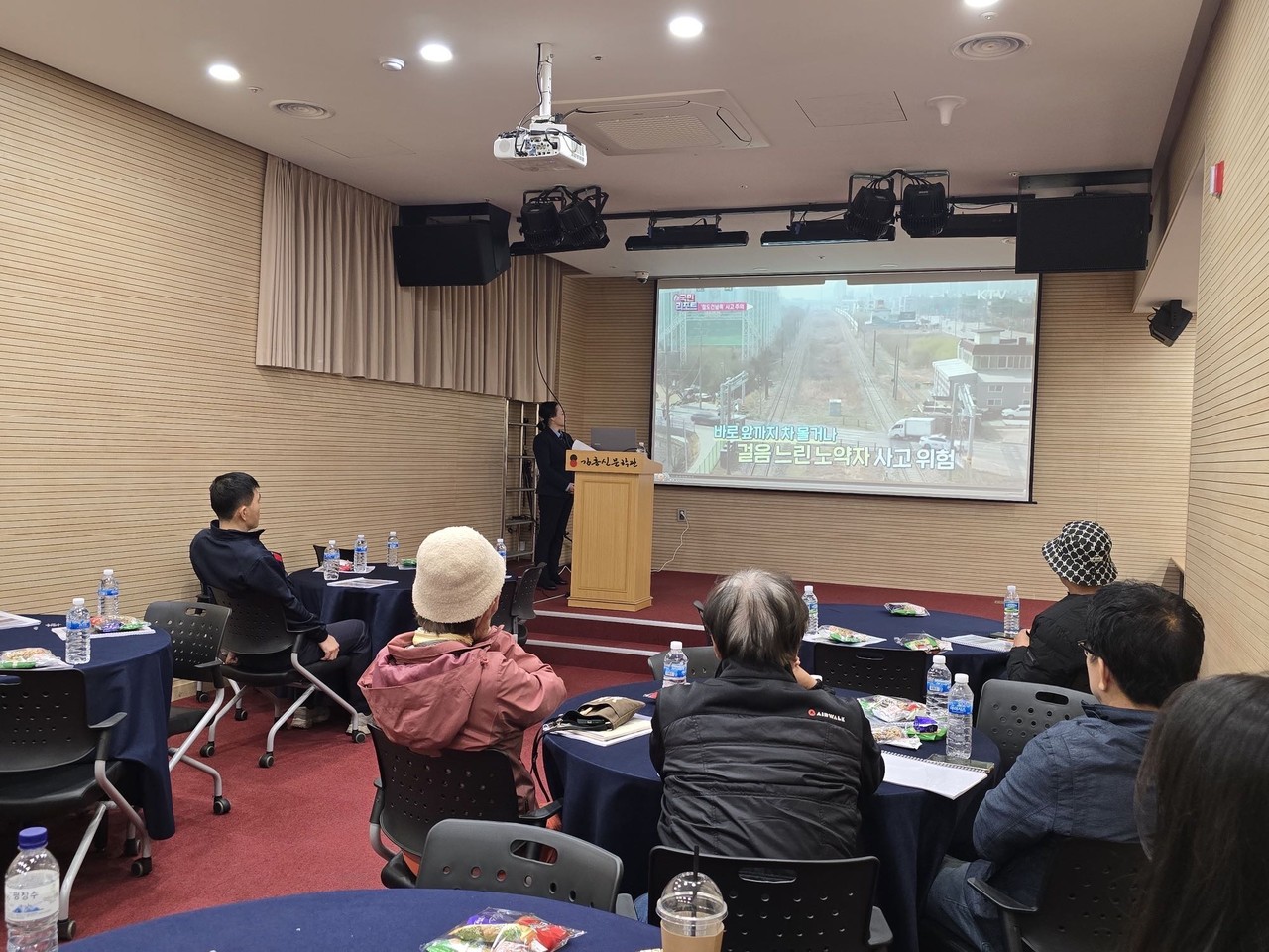 ‘철도와 지역관광, 그리고 안전’ 강연이 진행되고 있다. (사진제공=코레일)