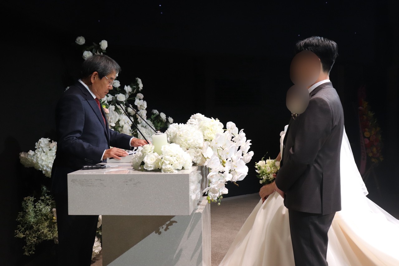 전문수 전국연합회장이 주례사를 하고 있다. (사진제공=한국법무보호복지공단 대전지부)