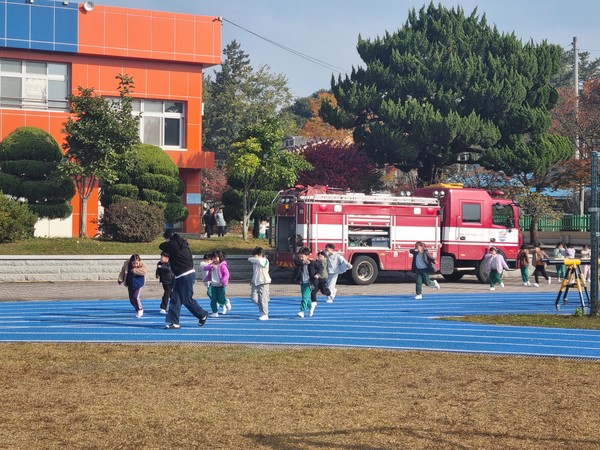 부여소방서와 합동소방훈련 실시(사진 제공=부여교육지원청)