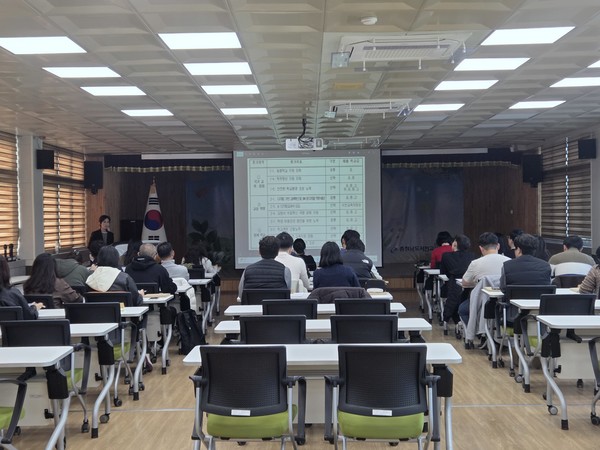 충남 서천교육지원청은 지난 5일(수)에 서천교육지원청 대회의실에서 관내 32교 학교평가 업무 담당교사를 대상으로 협의회를 개최했다.(사진제공=서천교육지워청)