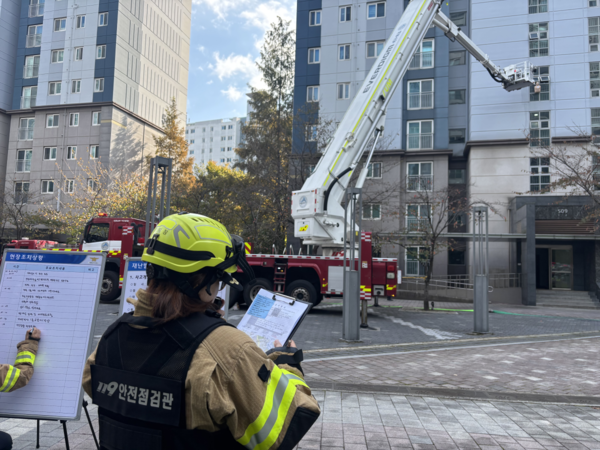 '현장대응단 지휘훈련 평가'가 첫마을 5단지에서 진행되고 있다.(사진제공=세종소방본부)