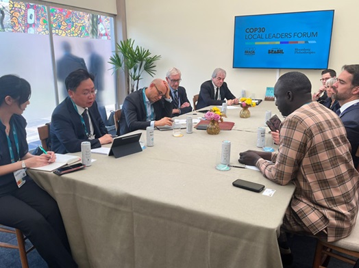 김태흠 충남지사를 대신해 김영명 환경산림국장이 지난 1일부터 8일까지 언더2연합 아시아·태평양 의장으로서 브라질 리우데자네이루에서 열린 COP30 지역 리더 포럼(COP30 Local Leaders Forum)에 참가했다. 이번 포럼은 ▲3일 언더2연합 주지사(장관) 회담 ▲4일 COP30 지역 지도자 네트워킹, 정의로운 전환 정책개발 회의 ▲5일 유엔기후변화협약 사무총장 면담, COP30 지역 지도자 포럼 폐막 ▲6일 지방정부 메탄 감축 회의 등 순으로 진행됐다.