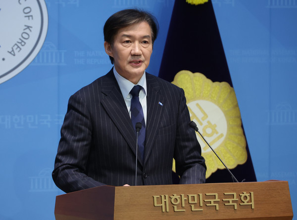 조국혁신당 조국 비상대책위원장이 10일 서울 여의도 국회 소통관에서 당대표 출마 기자회견을 하고 있다. 혁신당은 23일 전당대회를 열고 대표와 최고위원 등 새 지도부를 선출한다.[사진=연합뉴스]