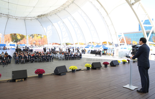 조길형 시장이 충주시 2025 농업인 화합행사에서 인사말을 하고 있다. (사진제공=충주시)