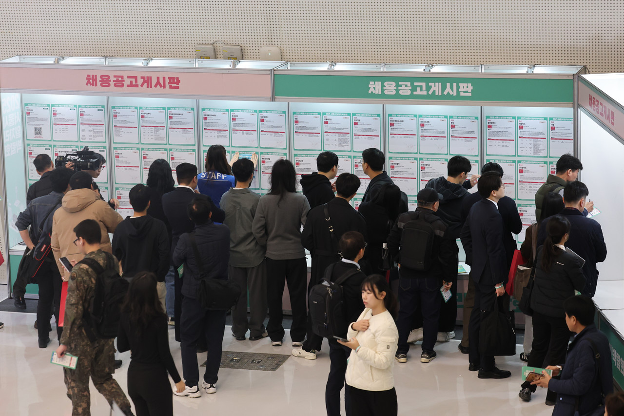 10월 고용률이 역대 최고를 기록했으나 청년 고용 시장 한파는 지속되고 있는 것으로 나타났다.(사진제공=연합뉴스)