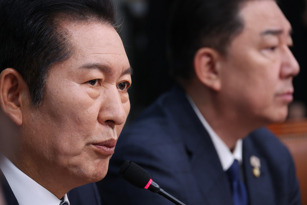 더불어민주당 정청래 대표가 12일 국회에서 열린 최고위원회의에서 발언하고 있다. [사진=연합뉴스]