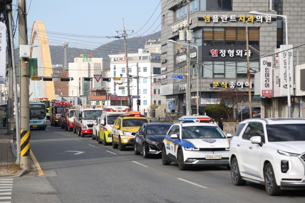 겨울철 화재 예방 소방차 거리 퍼레이드 장면( 사진제공=보령소방서)