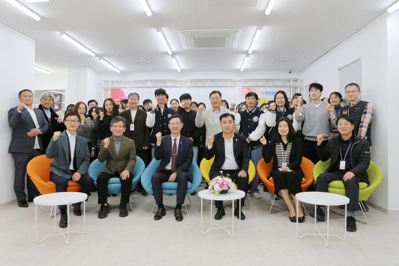 대전관광공사 제6대 김용원 사장 취임식 참석자들이 기념사진을 촬영하고 있다. (사진제공=대전관광공사)