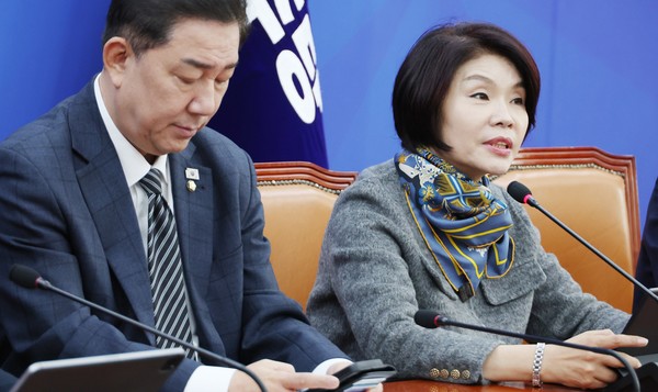 더불어민주당 한정애 정책위의장이 13일 서울 여의도 국회에서 열린 원내대책회의에서 발언하고 있다. [사진=연합뉴스]