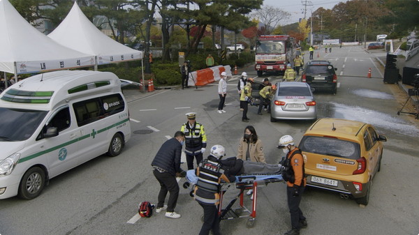 공주시는 겨울철 폭설에 대비하기 위해 민관군이 함께하는 합동훈련을 백제체육관 일원에서 실시했다고 14일 밝혔다.(사진제공=공주시) 