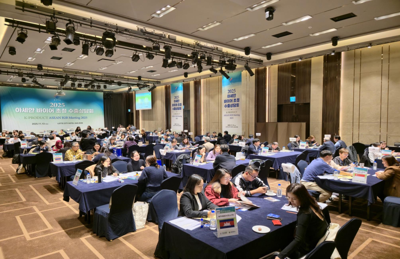 한국무역협회 대전세종충남지역본부가 지난 13일 롯데시티호텔 대전에서 열린 아세안 바이어 초청 수출상담회를 통해 55만 달러 규모의 MOU를 체결했다.(사진제공=한국무역협회)