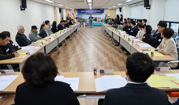 민주평화통일자문회의 영동군협의회는 17일 영동군청 소회의실에서 ‘제22기 출범식 및 2025년 3차 정기회의’를 개최했다. (사진제공=영동군)