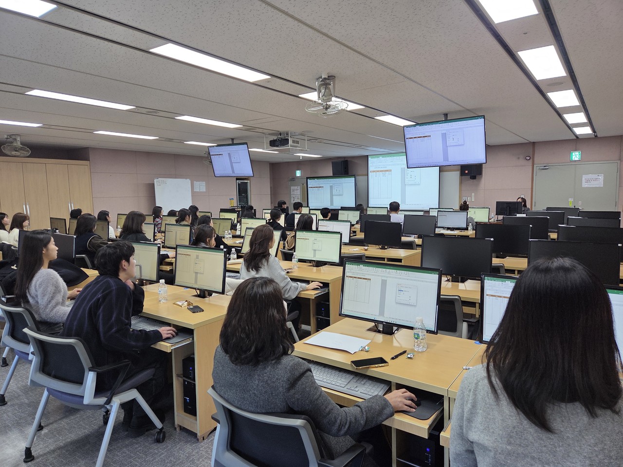 대전보훈청이 지난 14일 통계인재개발원에서 직원 대상 디지털 역량 교육을 실시했다.(사진제공=대전보훈청)