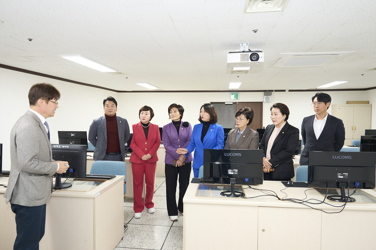 대전 서구의회가 행정사무감사 기간 중 주요 현장을 방문해 점검을 벌였다. (사진제공=대전 서구의회)