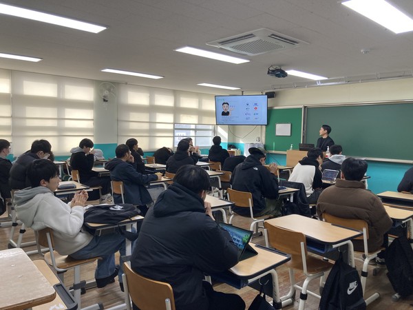 천안시는 18일 두정고등학교에서 인문계 고등학교 학생을 대상으로 청년안정교육을 실시했다. (사진제공=천안시)
