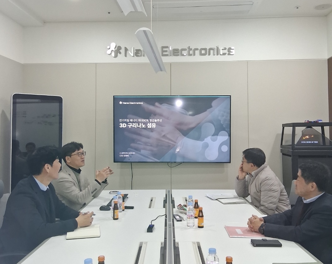 대전조달청이 18일 혁신제품 기업 나노일렉트로닉스을 방문해 공공시장 지원 방안을 논의했다.(사진제공=대전조달청)