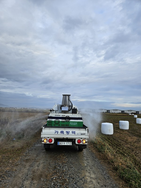 가축전염병 방역활동 모습(사진 제공=홍성군 축산과 가축방역팀)
