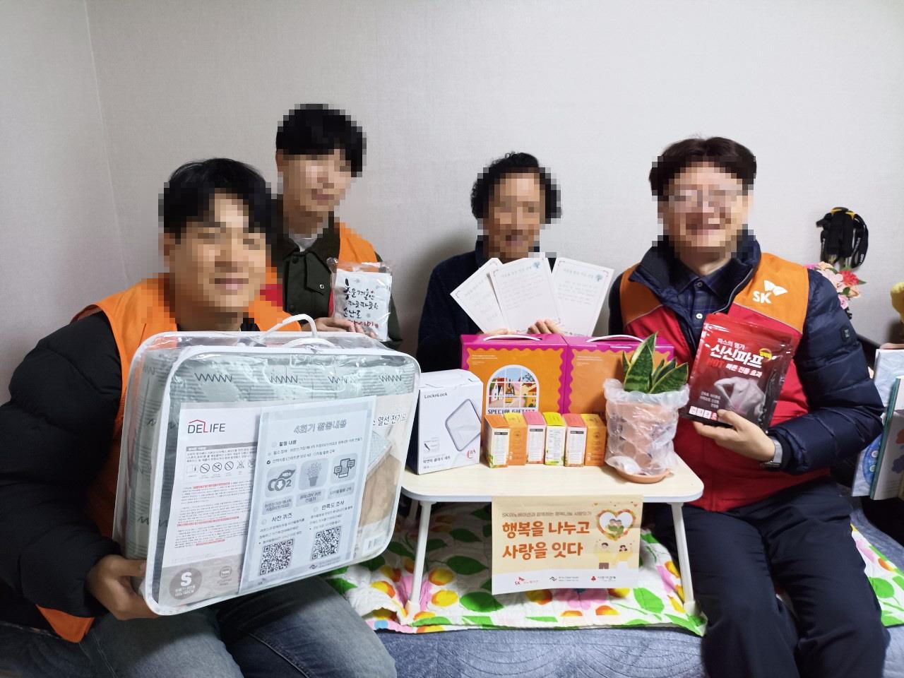 대한불교조계종사회복지재단 서구노인복지관 재가노인지원센터가 ‘SK이노베이션과 함께하는 행복나눔 사랑잇기’ 활동을 진행하고 있다. (사진제공=서구노인복지관)