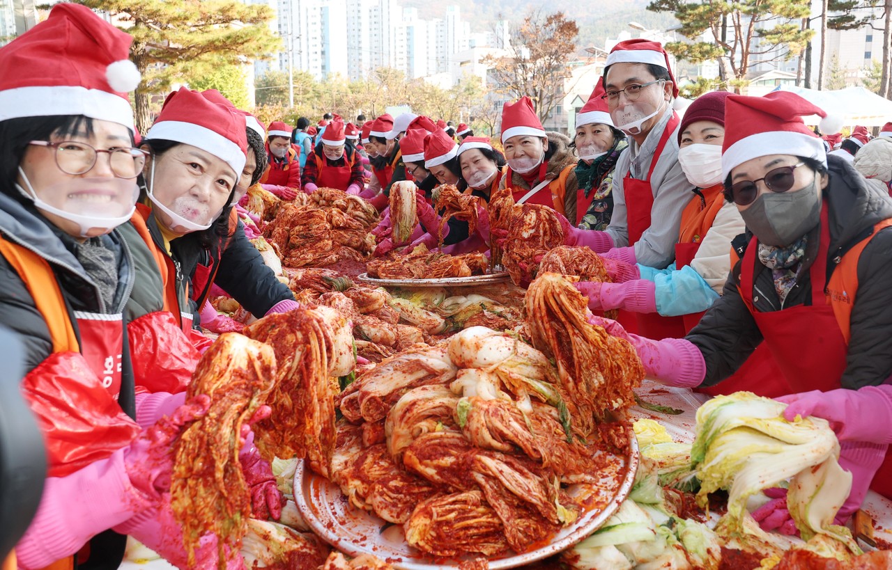 대전 동구가 동절기를 맞아 취약계층 3000여 가구에 김장 김치를 지원한다. (사진제공=대전 동구)