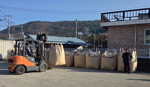 공주시 계룡면이 2025년산 공공비축미(건조벼) 매입을 진행하고 있다. [사진제공=공주시]