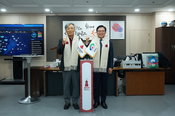 김석필 천안시장 권한대행 부시장이 지난 19일 충남사회복지공동모금회 관계자들과 희망2026 나눔캠페인 모금행사관련 사전 간담회를 하고 있다. (사진제공=천안시)