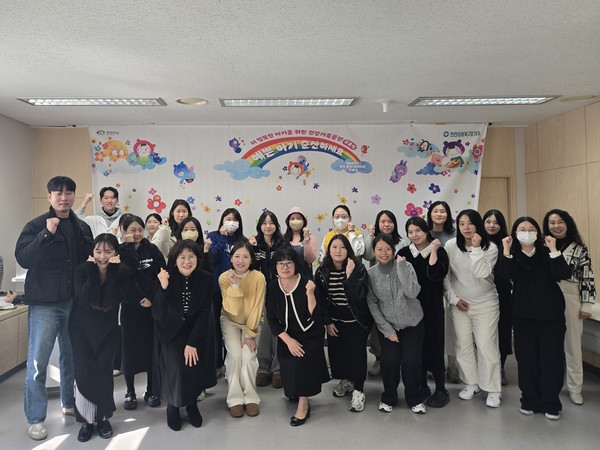 천안시 서북구보건소가 ‘The 행복한 아기를 위한 건강 가족플랜’ 제3기 수료식을 진행하고 있다.(사진제공=천안시)