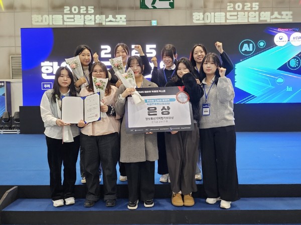 남서울대 휴먼케어학과 ‘런웨이’팀 과 ‘시니어리티’팀. (사진제공=남서울대)