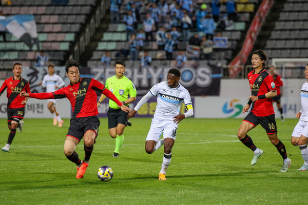천안시민프로축구단이 오는 23일 오후 2시, 창원축구센터에서 열리는 하나은행 K리그2 2025 39라운드 경남FC와 올 시즌 마지막 경기를 치른다. (사진제공=천안시민프로축구단)