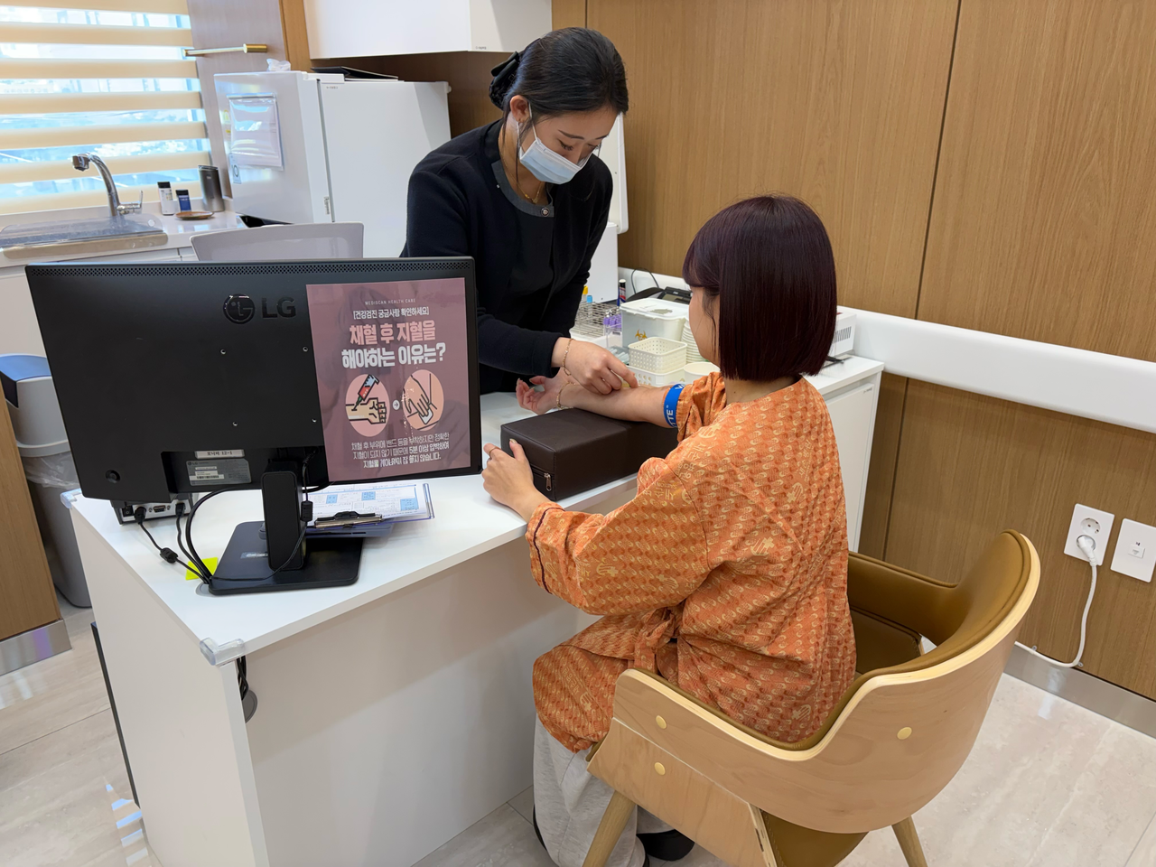 세이브더칠드런 중부지역본부와 새손병원이 건강지언활동을 진행하고 있다. (사진제공=세이브더칠드런 중부지역본부)