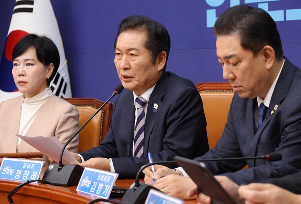 더불어민주당 정청래 대표가 21일 서울 여의도 국회에서 열린 최고위원회의에서 발언하고 있다.[사진=연합뉴스]