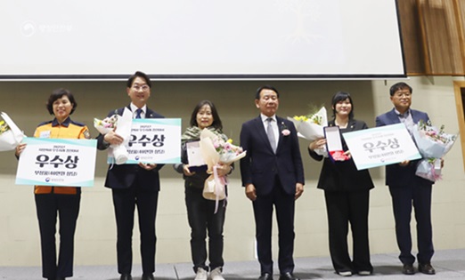 충남도의회는 지난 21일 열린 행정안전부 주관 ‘2025 지방의회 우수사례 경진대회’에서 우수조례 분야 우수상을 수상했다고 밝혔다. 충남도의회는 지역의 불합리한 에너지 구조 문제를 해결하기 위해 제정한 '충청남도 분산에너지 활성화 및 지원 조례'에 대한 내용과 의회의 정책적 노력을 소개했다.