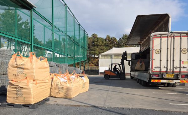 보령시, 산업(농공)단지 대설 대비 제설제 배부( 사진제공=보령시)